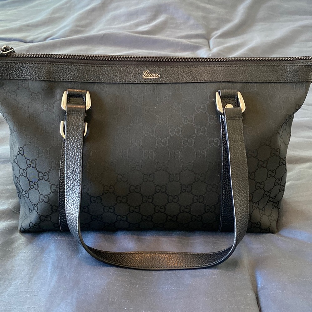 Authentic Gucci canvas purse 💙SOLD💙